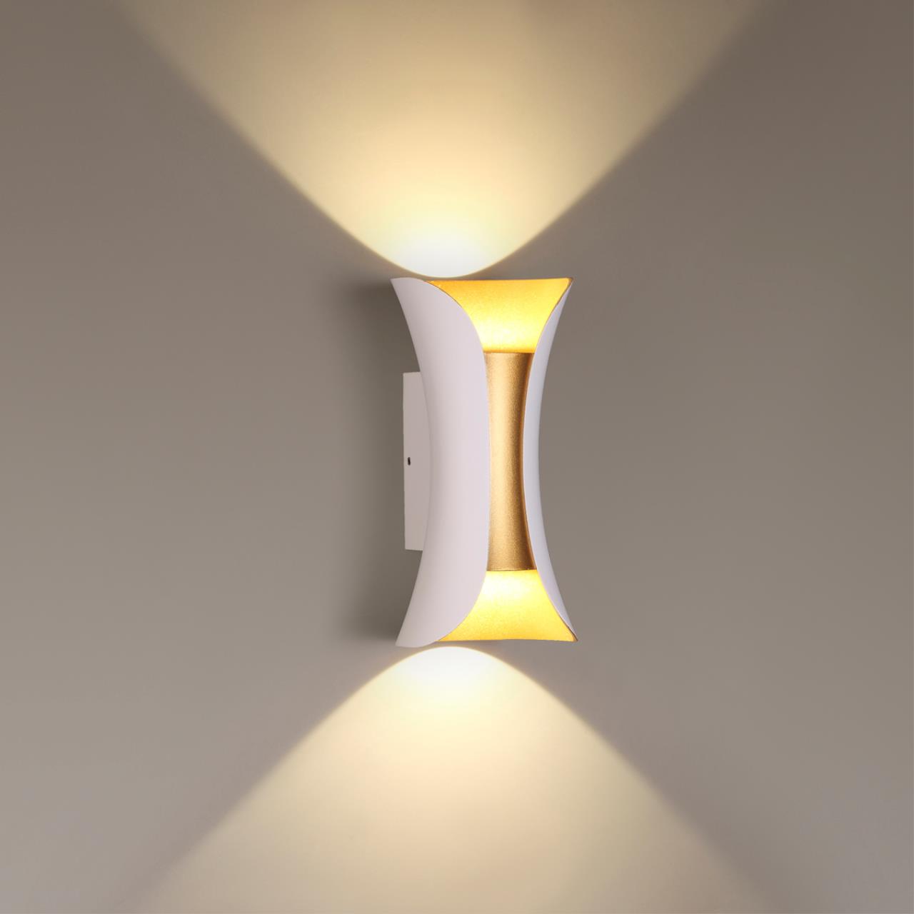 Картинка Уличный настенный светодиодный светильник Odeon Light Hightech Krista 3886/6WG