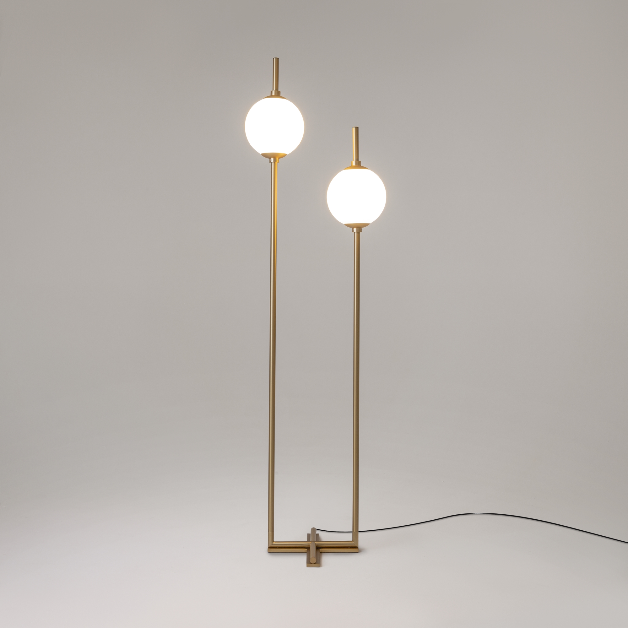 Картинка Напольный светильник (торшер) Maytoni Z020FL-L12BS3K